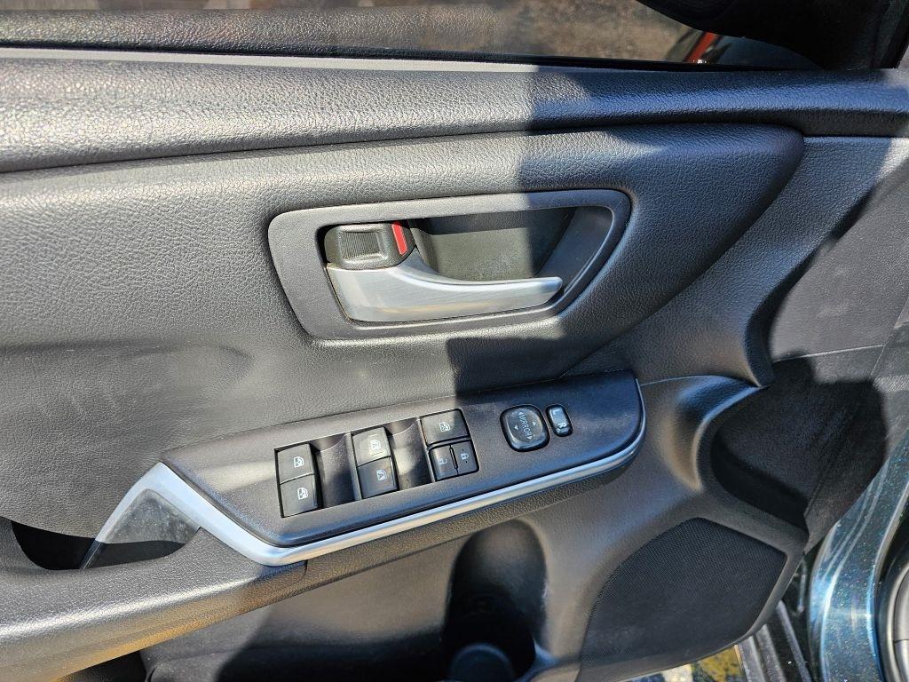 Toyota Camry 4dr Sdn I4 Auto XLE (Natl) 2015