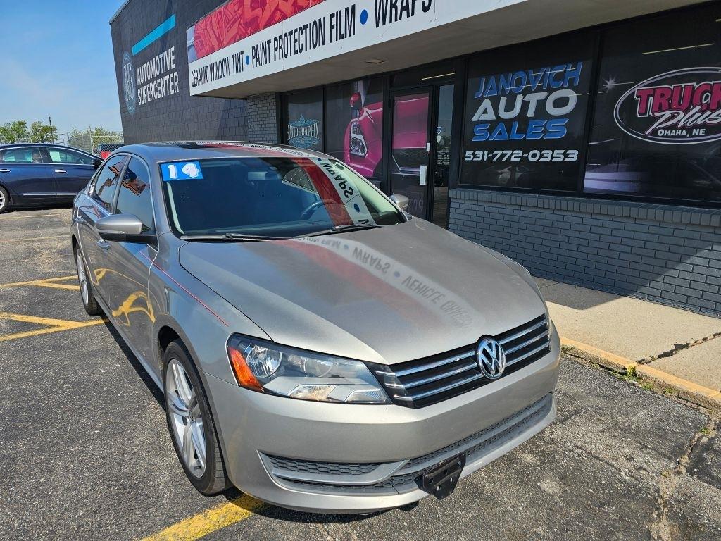 Volkswagen Passat 4dr Sdn 1.8T Auto SE w/Sunroof & Nav PZEV 2014