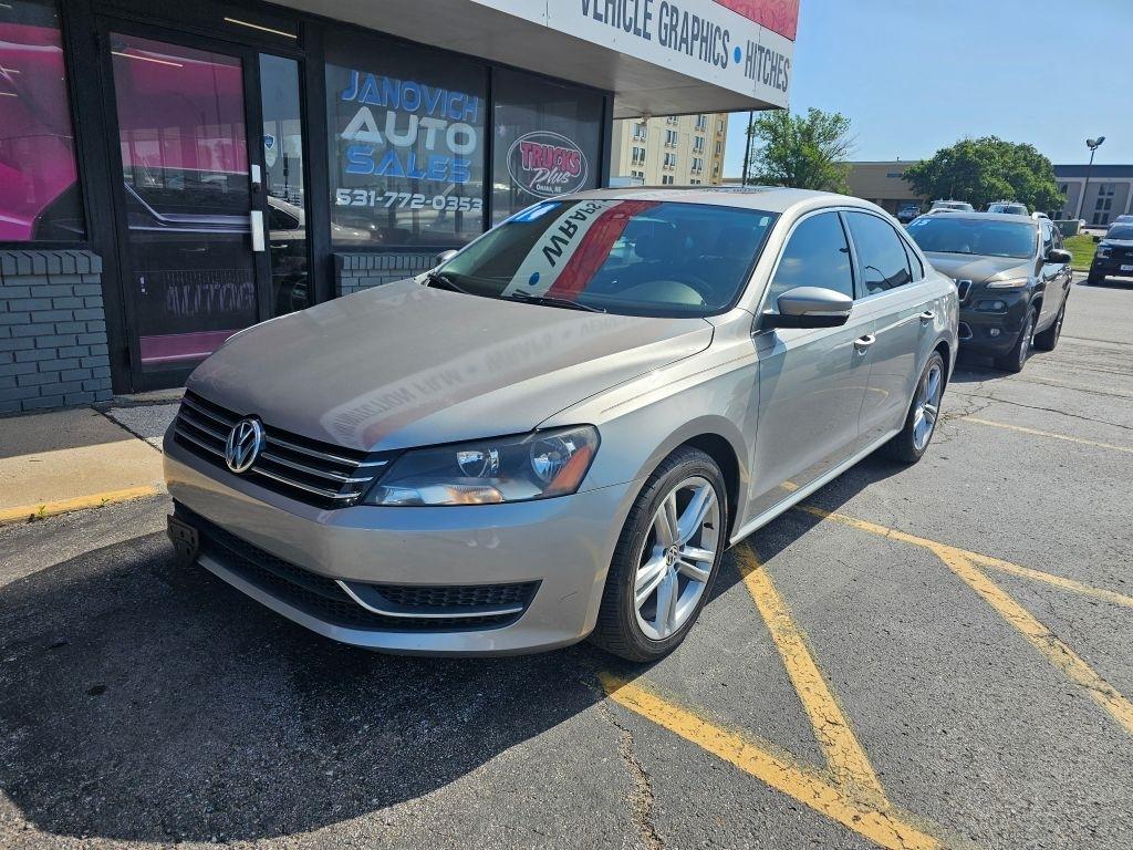 Volkswagen Passat 4dr Sdn 1.8T Auto SE w/Sunroof & Nav PZEV 2014