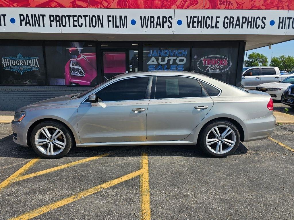 Volkswagen Passat 4dr Sdn 1.8T Auto SE w/Sunroof & Nav PZEV 2014