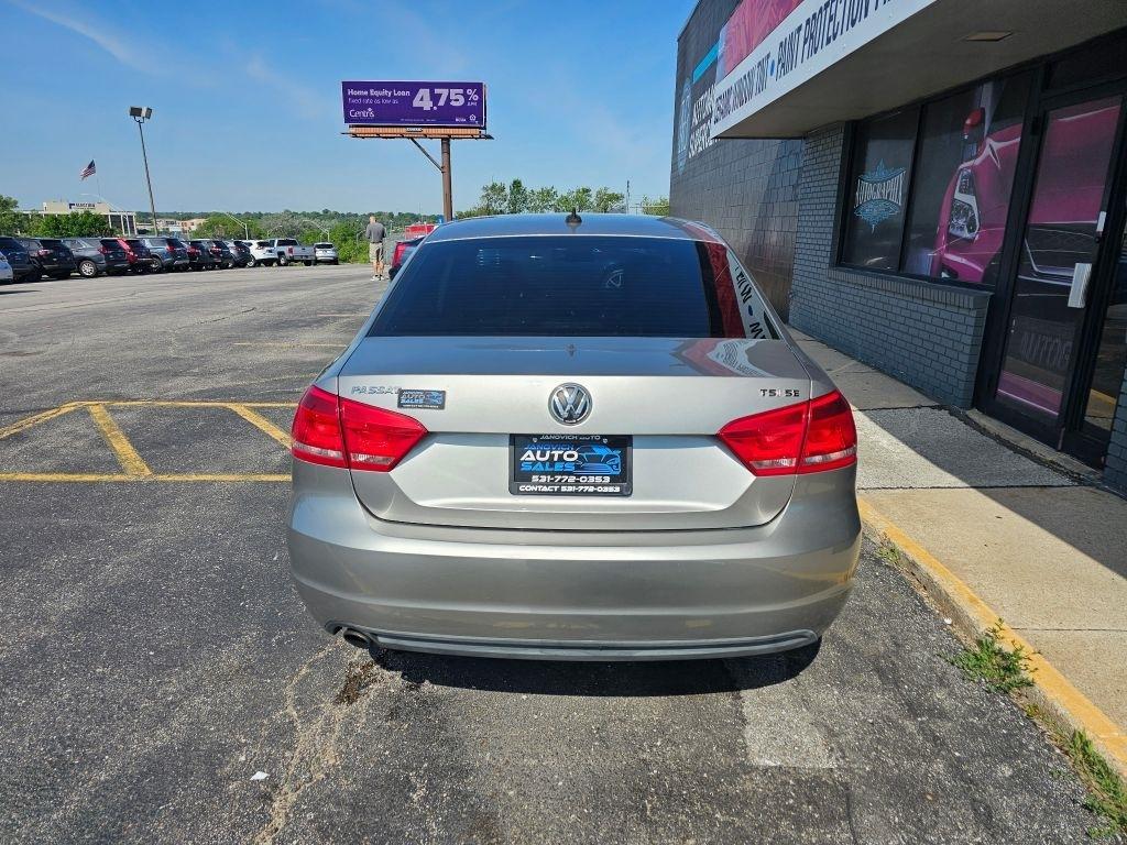 Volkswagen Passat 4dr Sdn 1.8T Auto SE w/Sunroof & Nav PZEV 2014