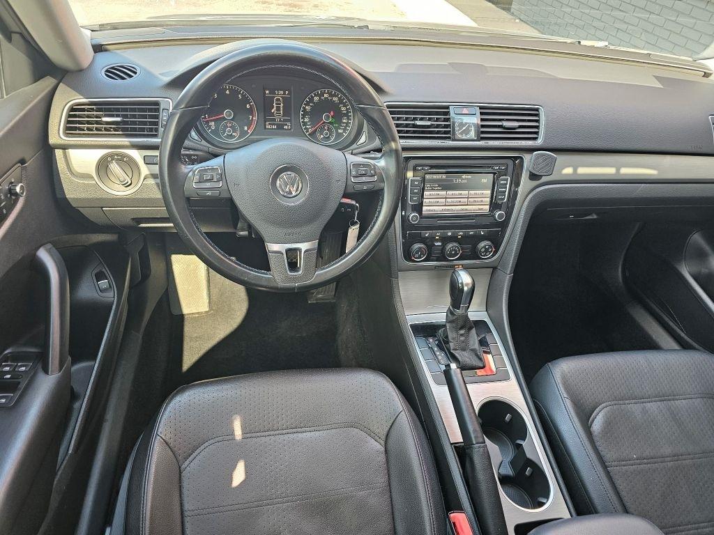 Volkswagen Passat 4dr Sdn 1.8T Auto SE w/Sunroof & Nav PZEV 2014