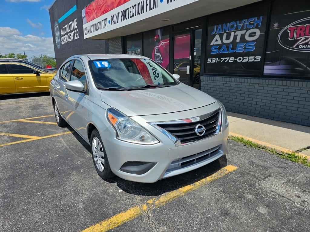 Nissan Versa Sedan SV CVT 2019