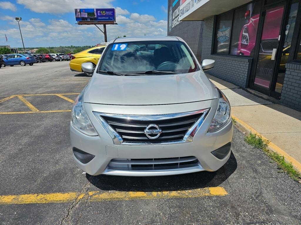 Nissan Versa Sedan SV CVT 2019
