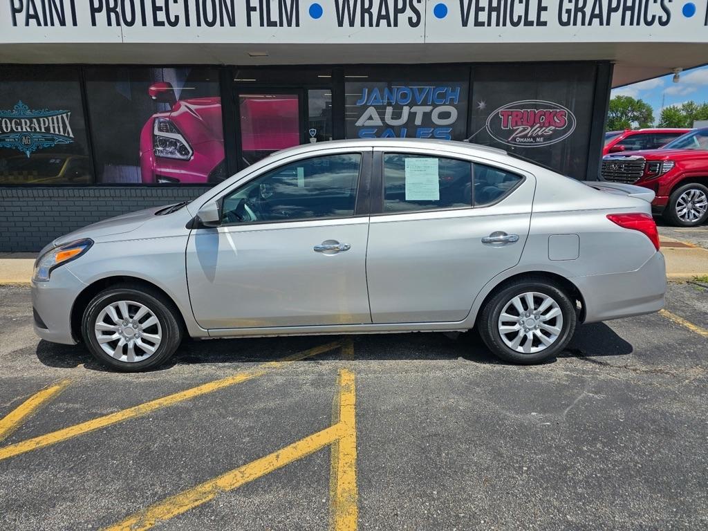 Nissan Versa Sedan SV CVT 2019