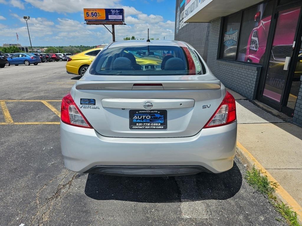 Nissan Versa Sedan SV CVT 2019