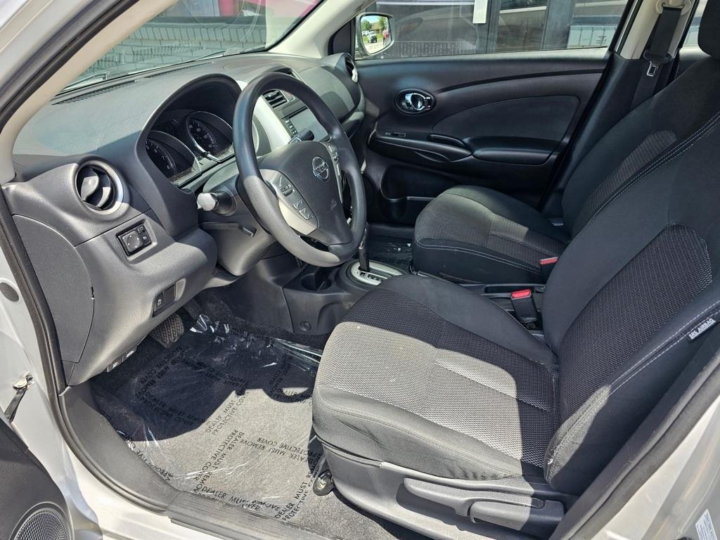 Nissan Versa Sedan SV CVT 2019