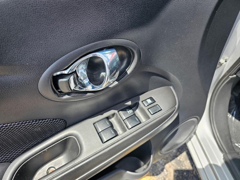 Nissan Versa Sedan SV CVT 2019