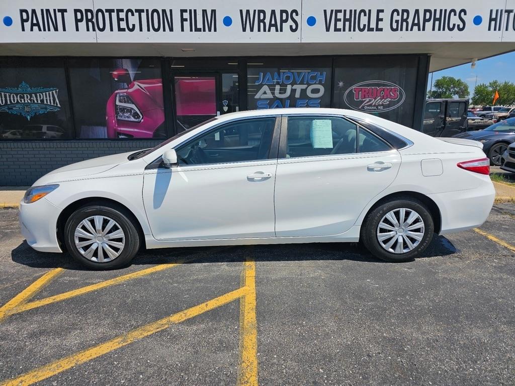 Toyota Camry 4dr Sdn I4 Auto LE (Natl) 2015
