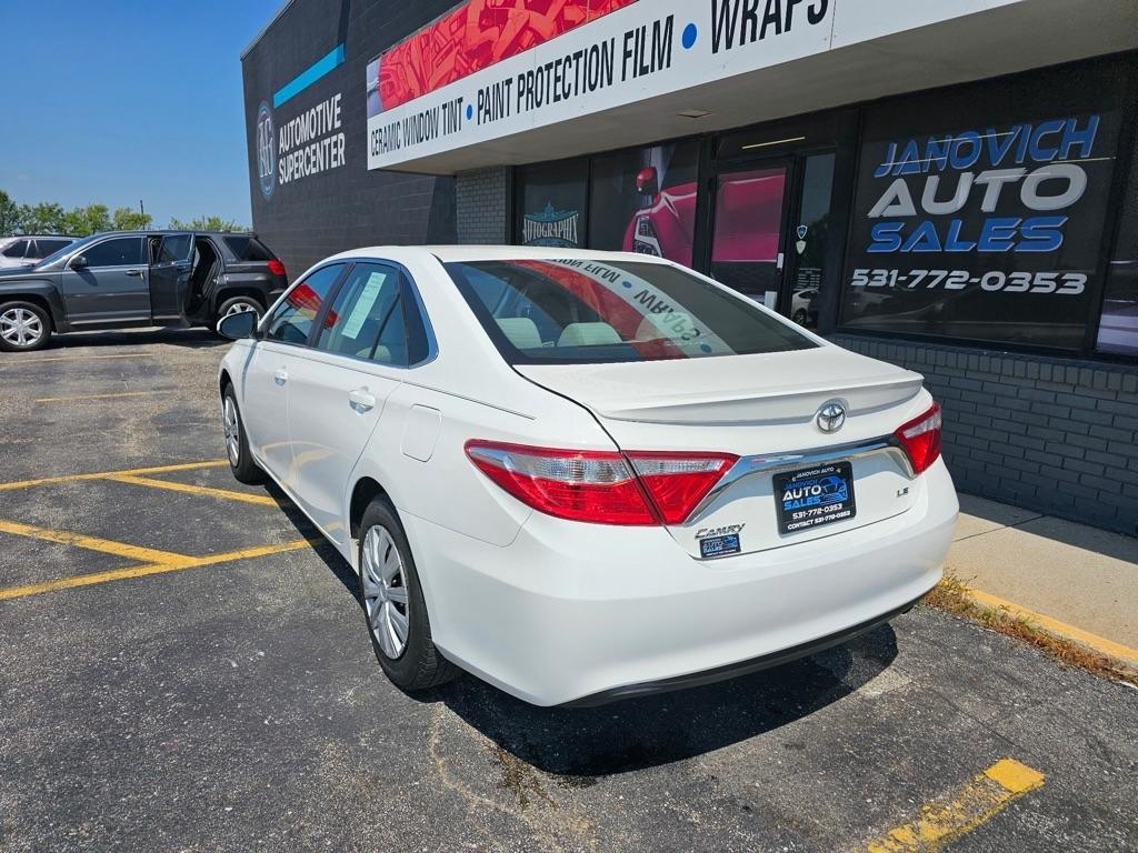 Toyota Camry 4dr Sdn I4 Auto LE (Natl) 2015