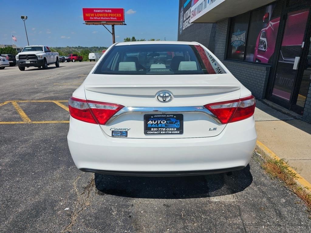 Toyota Camry 4dr Sdn I4 Auto LE (Natl) 2015