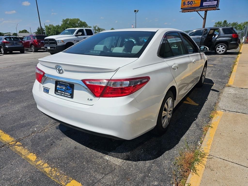 Toyota Camry 4dr Sdn I4 Auto LE (Natl) 2015