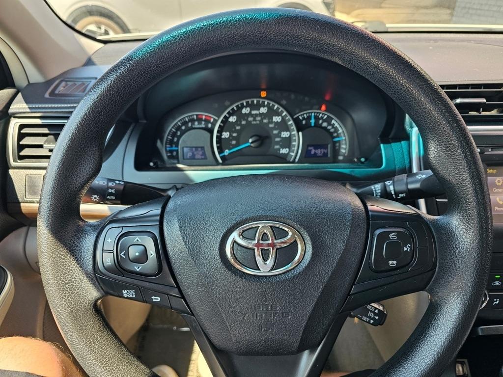 Toyota Camry 4dr Sdn I4 Auto LE (Natl) 2015