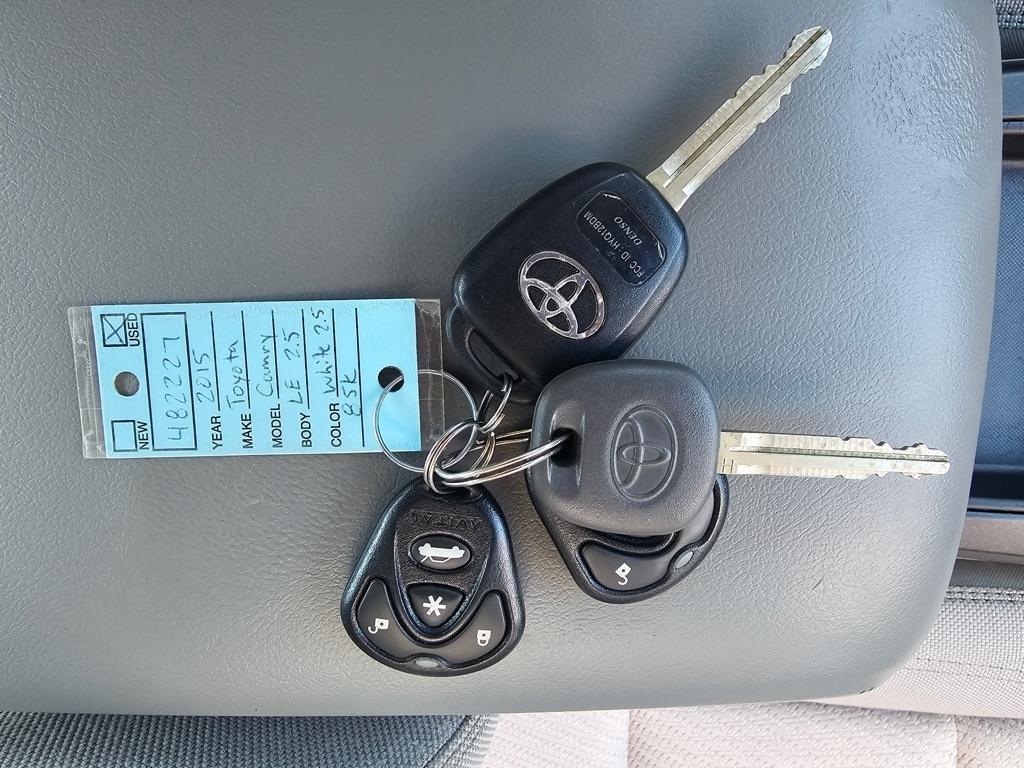 Toyota Camry 4dr Sdn I4 Auto LE (Natl) 2015