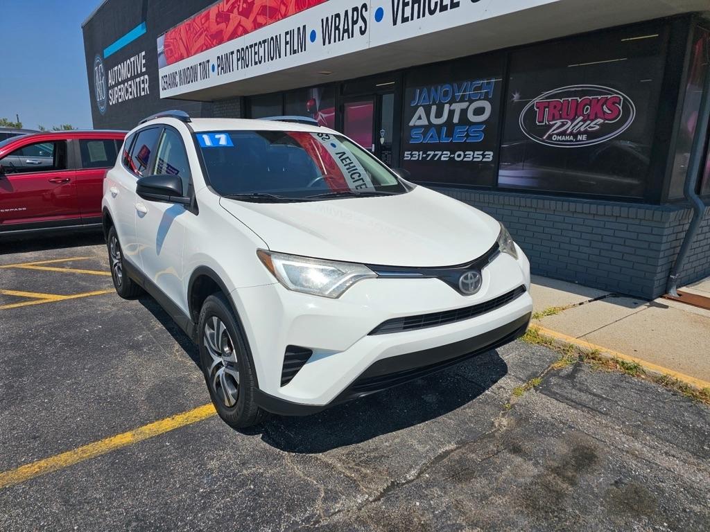 Toyota RAV4 LE FWD (Natl) 2017