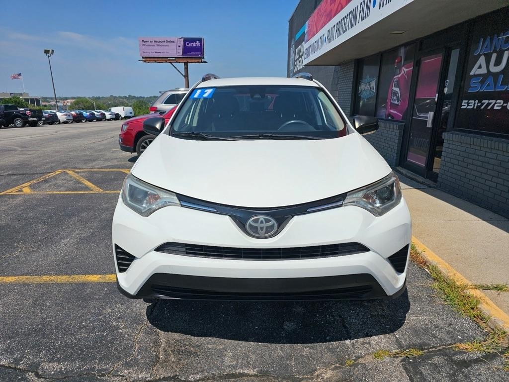 Toyota RAV4 LE FWD (Natl) 2017