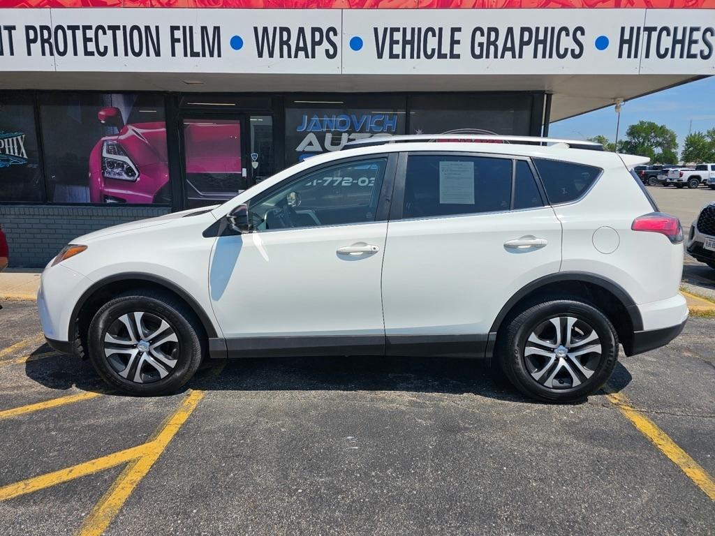 Toyota RAV4 LE FWD (Natl) 2017