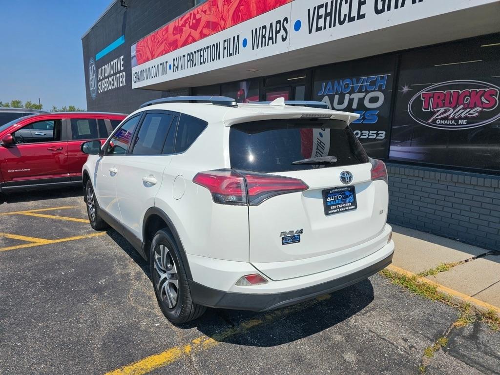 Toyota RAV4 LE FWD (Natl) 2017