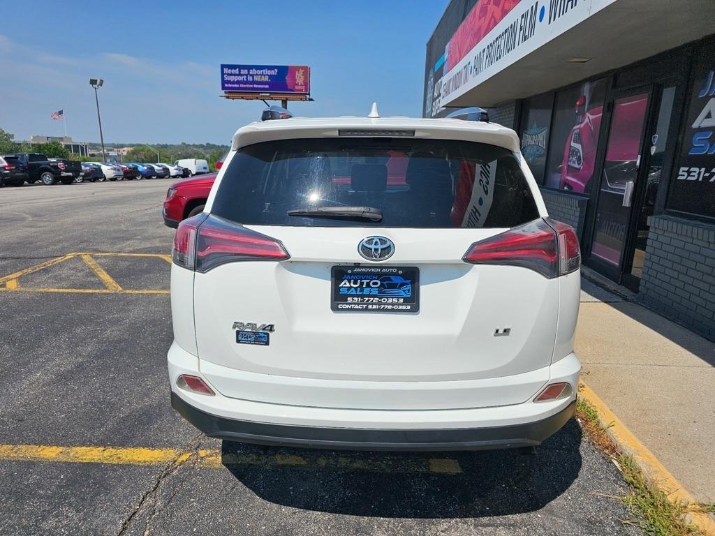 Toyota RAV4 LE FWD (Natl) 2017