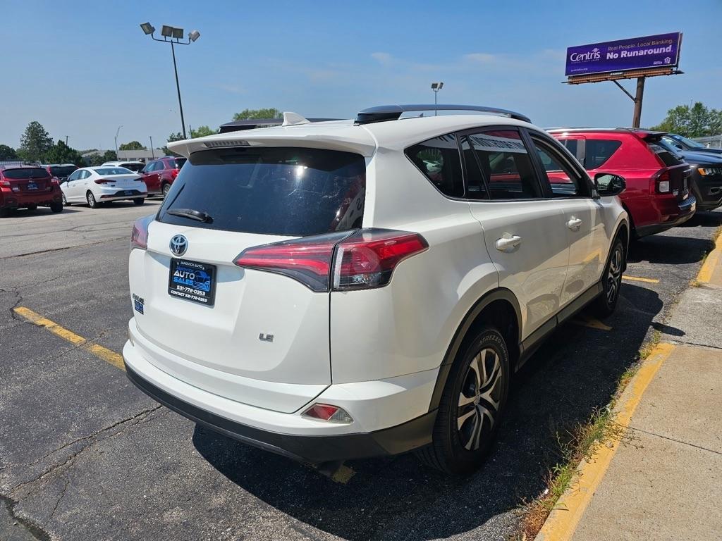 Toyota RAV4 LE FWD (Natl) 2017