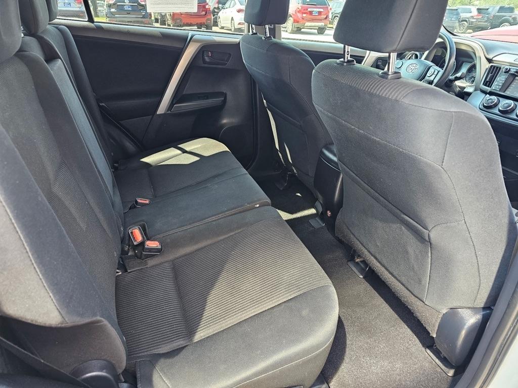 Toyota RAV4 LE FWD (Natl) 2017