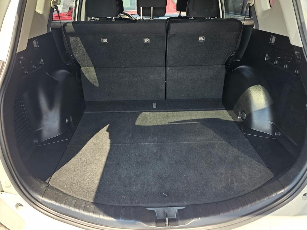 Toyota RAV4 LE FWD (Natl) 2017