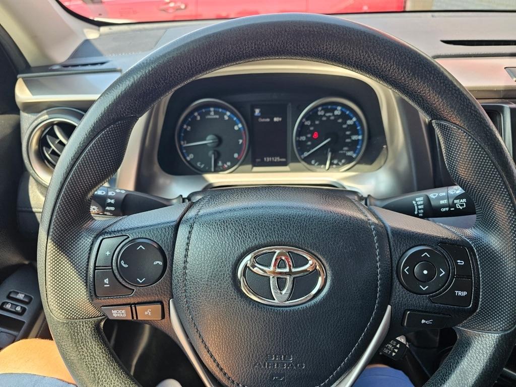 Toyota RAV4 LE FWD (Natl) 2017