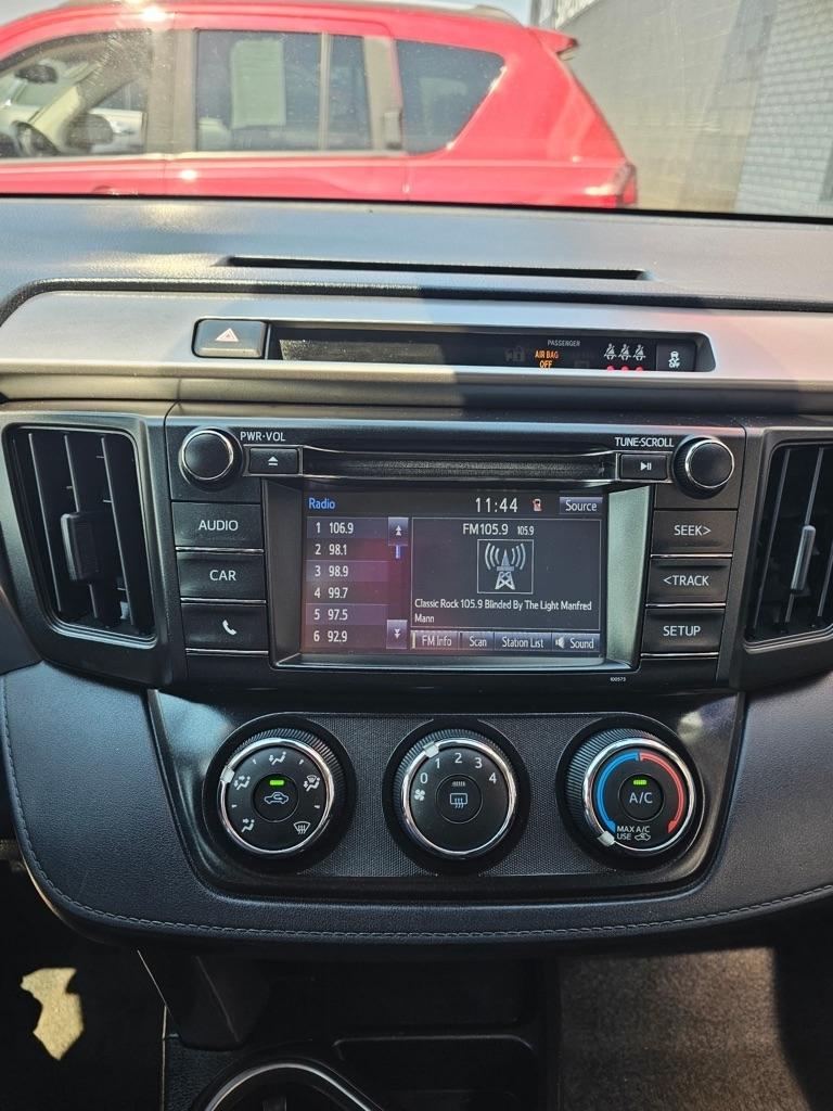 Toyota RAV4 LE FWD (Natl) 2017