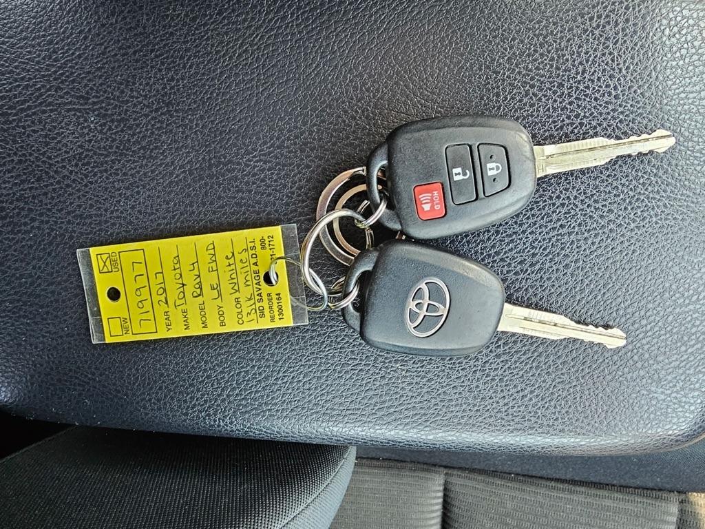 Toyota RAV4 LE FWD (Natl) 2017