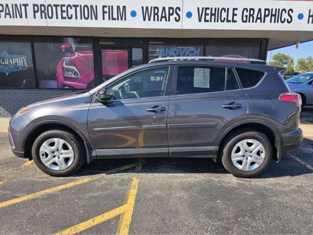 Toyota RAV4 LE AWD (Natl) 2018