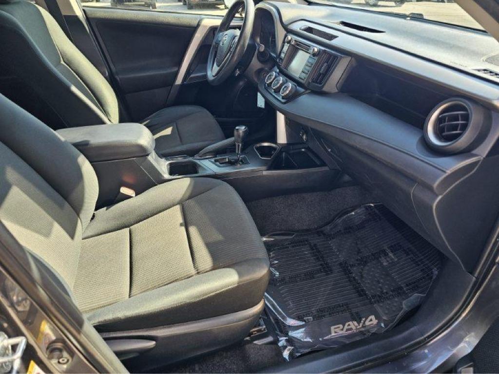 Toyota RAV4 LE AWD (Natl) 2018