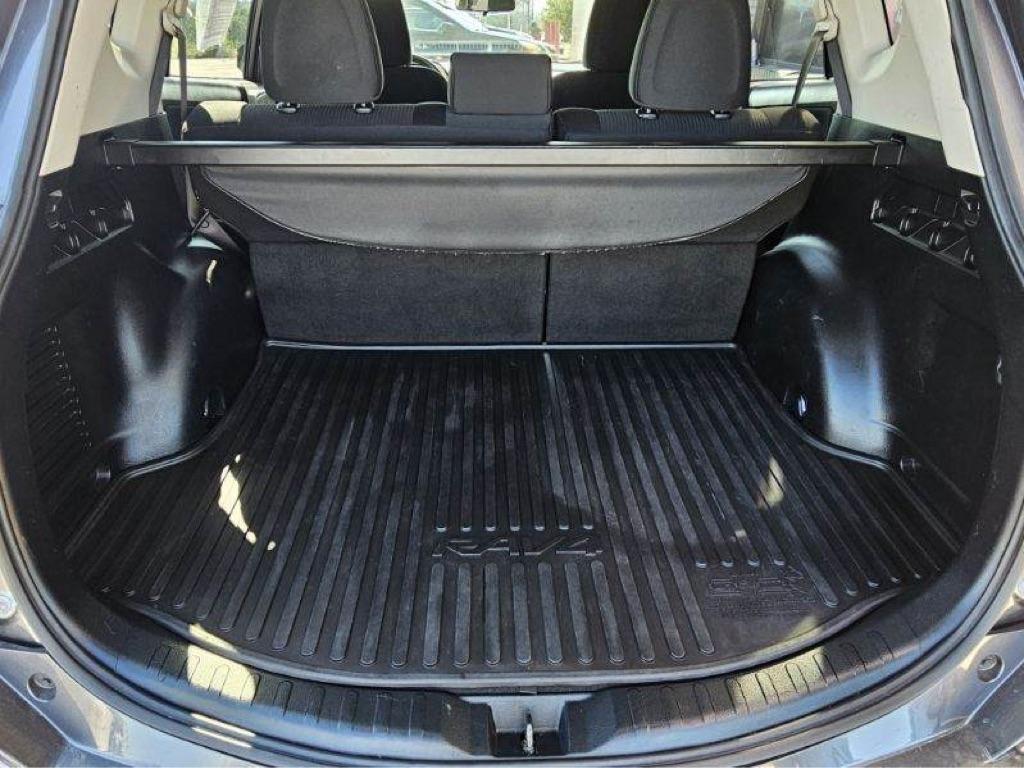 Toyota RAV4 LE AWD (Natl) 2018