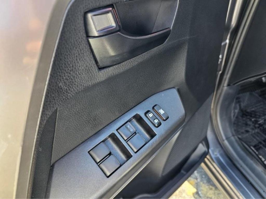 Toyota RAV4 LE AWD (Natl) 2018