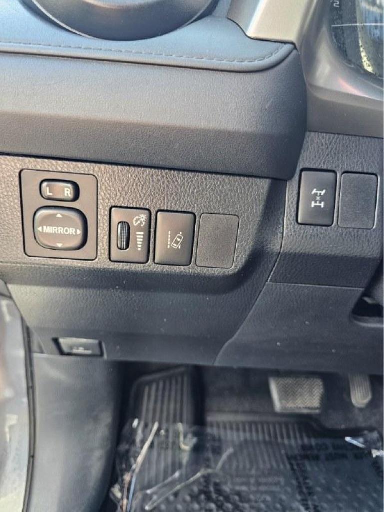 Toyota RAV4 LE AWD (Natl) 2018