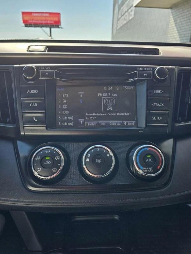 Toyota RAV4 LE AWD (Natl) 2018