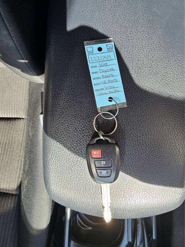 Toyota RAV4 LE AWD (Natl) 2018