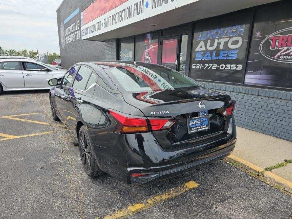 Nissan Altima 2.5 SV Sedan 2021