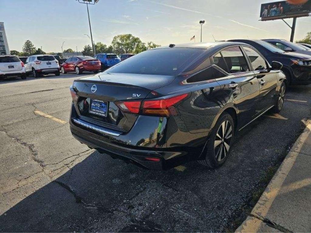 Nissan Altima 2.5 SV Sedan 2022