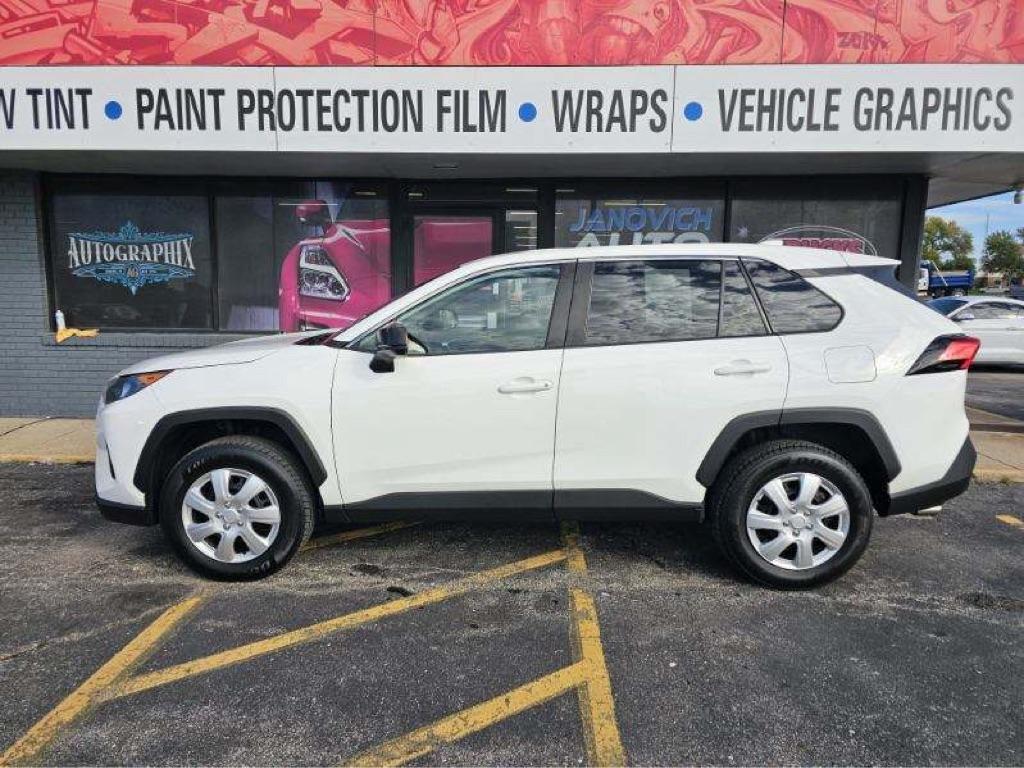 Toyota RAV4 LE FWD (Natl) 2022
