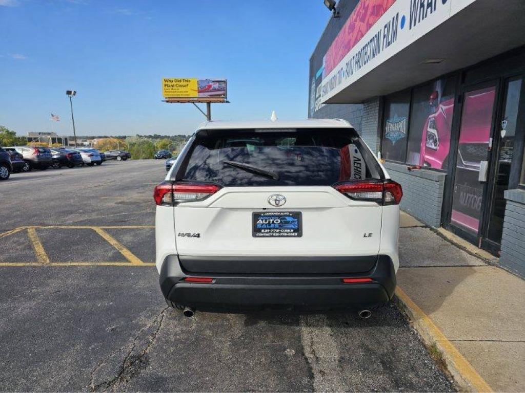 Toyota RAV4 LE FWD (Natl) 2022