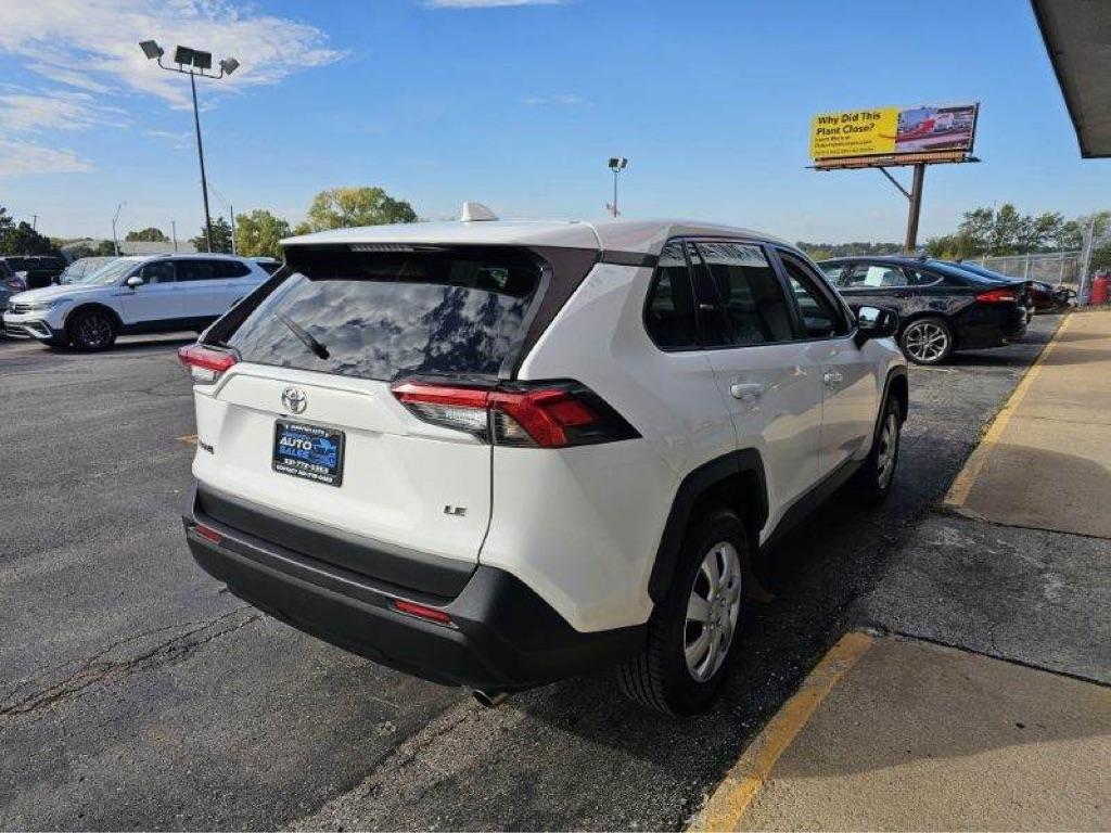 Toyota RAV4 LE FWD (Natl) 2022