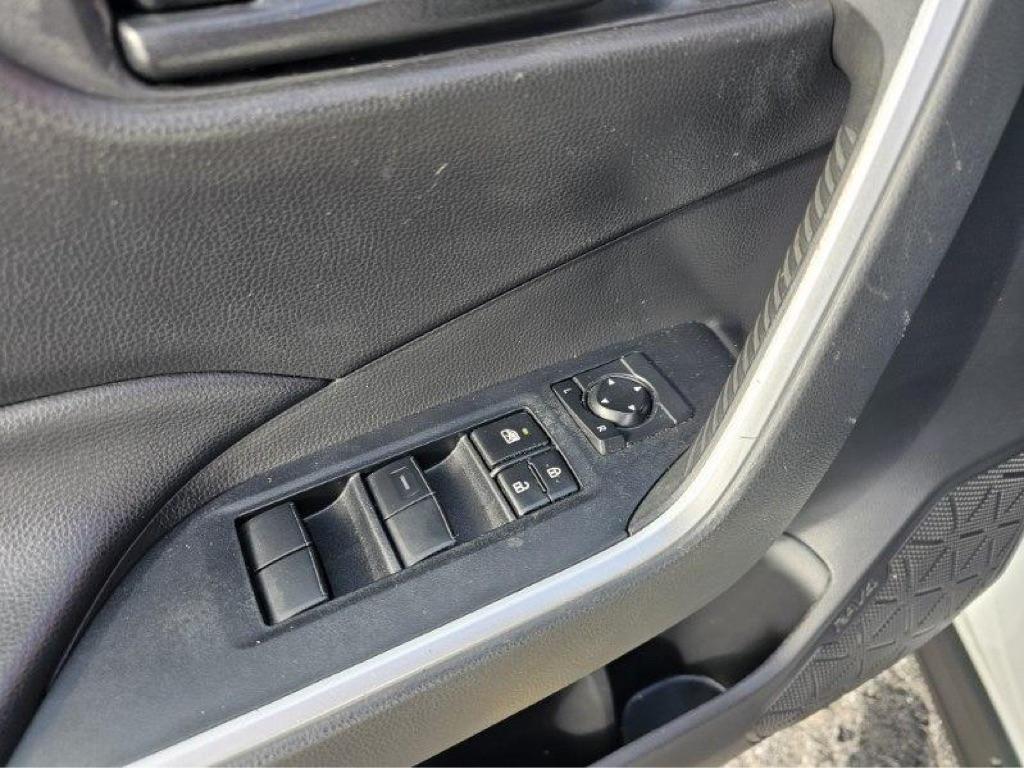 Toyota RAV4 LE FWD (Natl) 2022