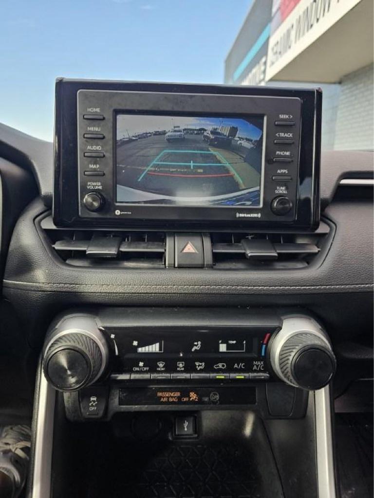 Toyota RAV4 LE FWD (Natl) 2022