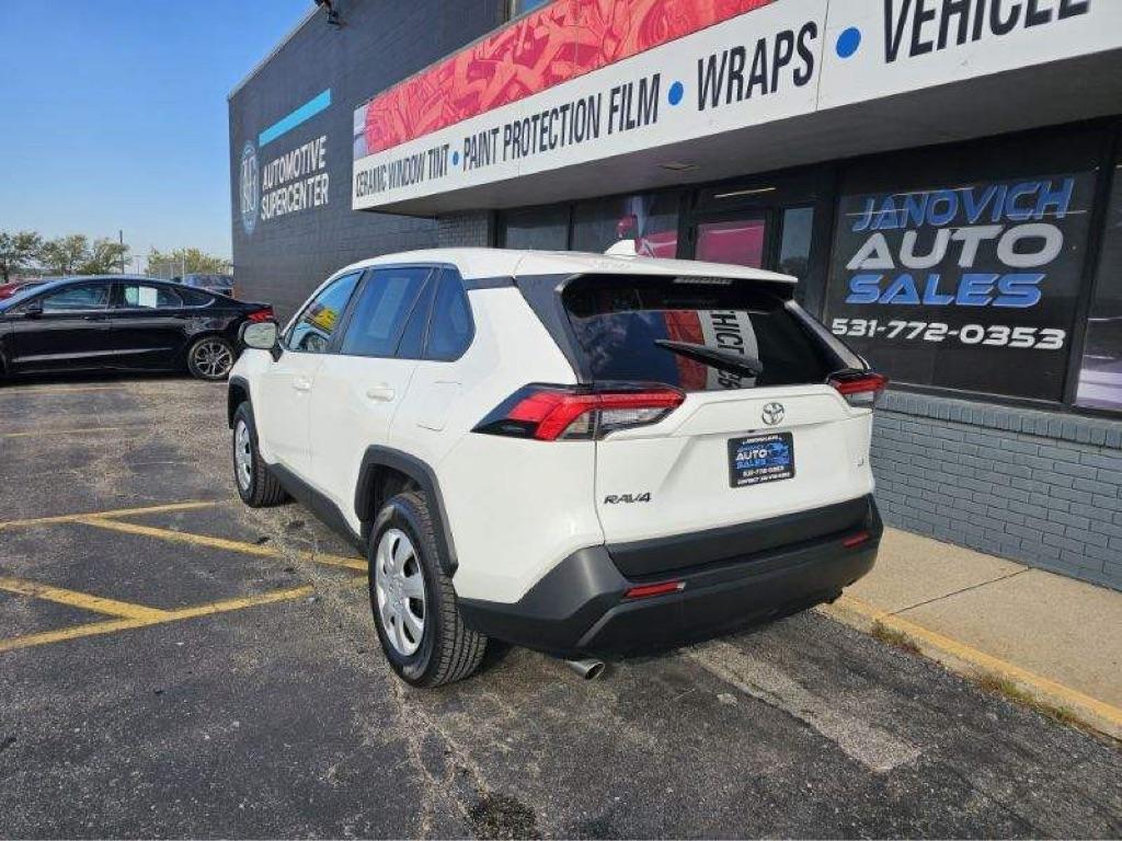 Toyota RAV4 LE FWD (Natl) 2022