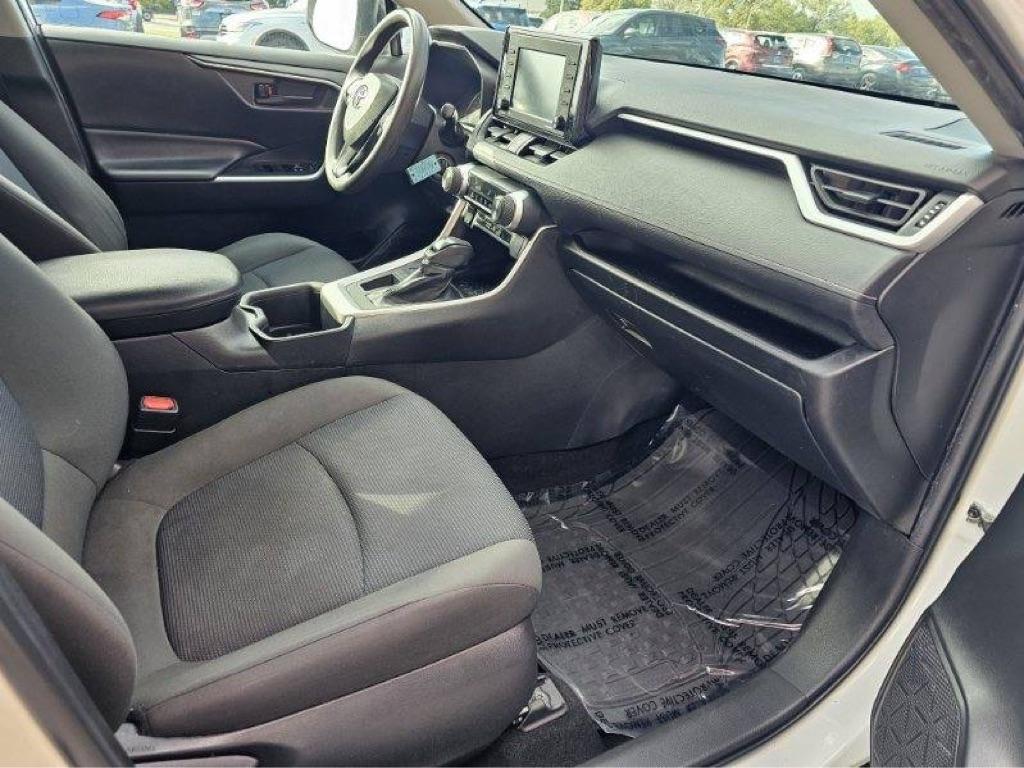 Toyota RAV4 LE FWD (Natl) 2022