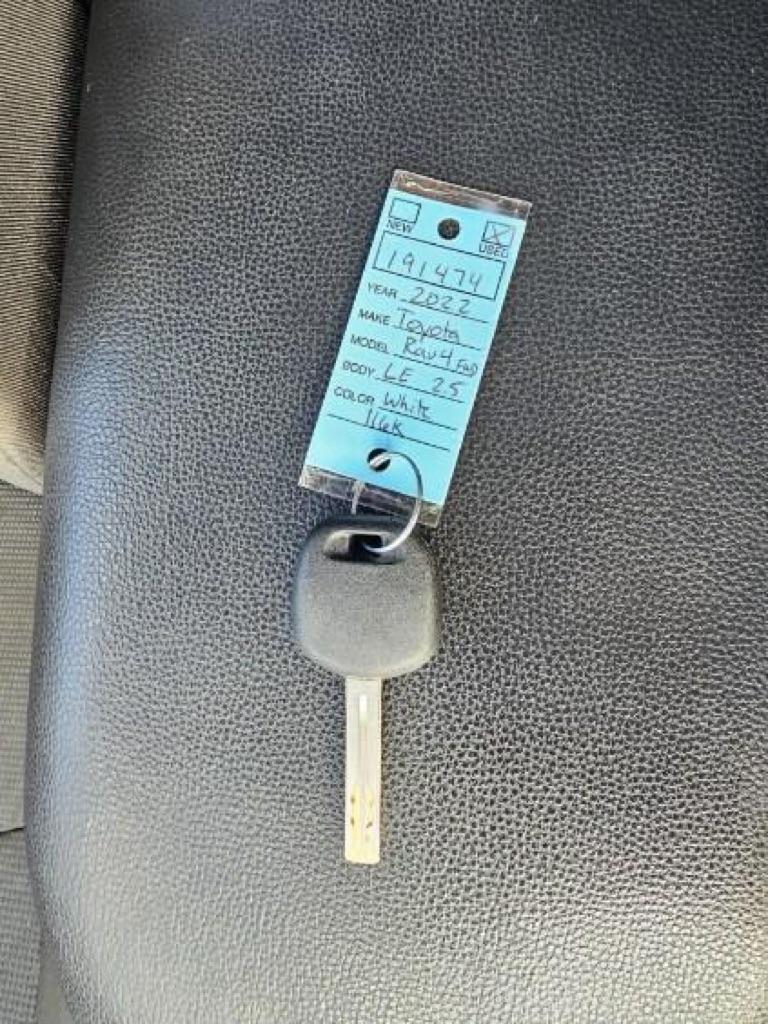 Toyota RAV4 LE FWD (Natl) 2022