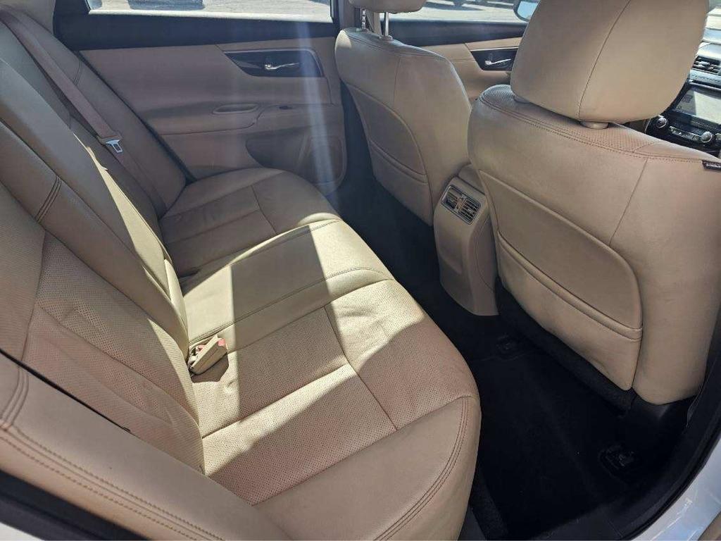 Nissan Altima 4dr Sdn V6 3.5 SL *Ltd Avail* 2015
