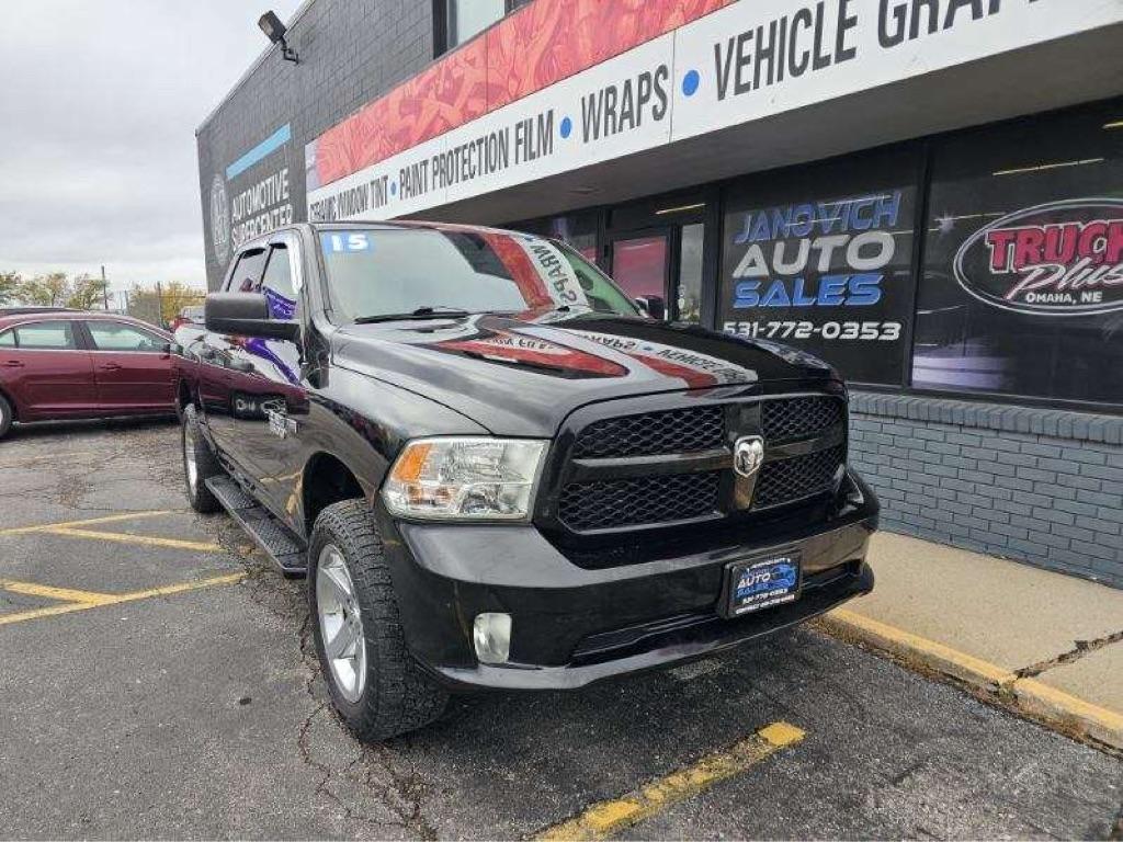 RAM 1500 4WD Crew Cab 140.5" Express 2015