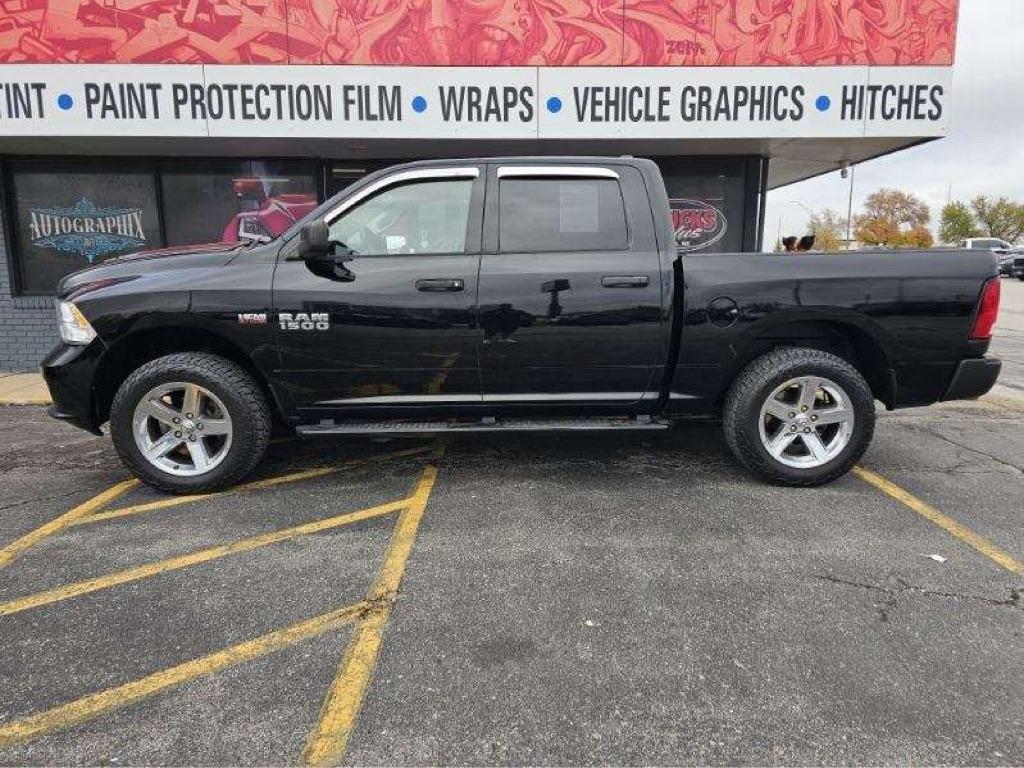 RAM 1500 4WD Crew Cab 140.5" Express 2015