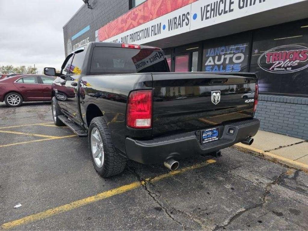 RAM 1500 4WD Crew Cab 140.5" Express 2015